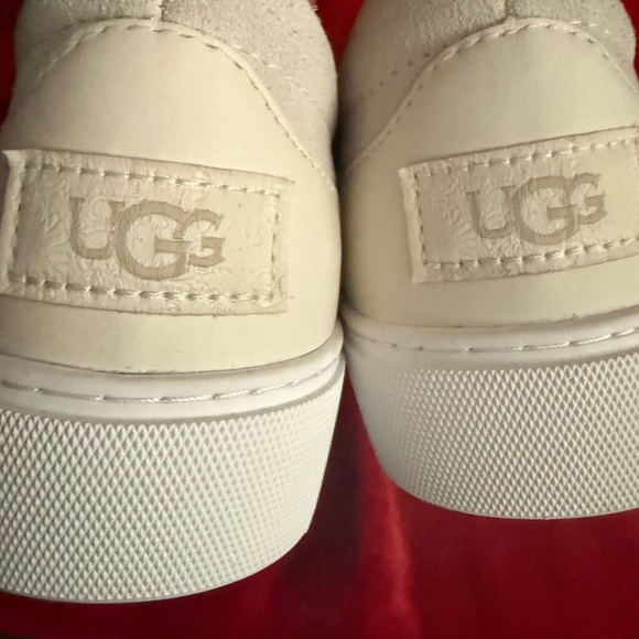 UGG slip on’s. Size 8. Never been worn. - Picture 4 of 5